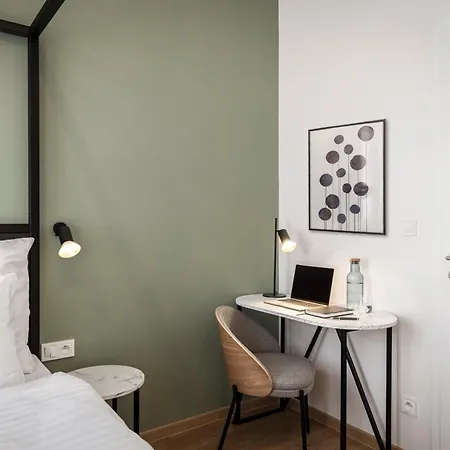 فندق Youngmann House 4*