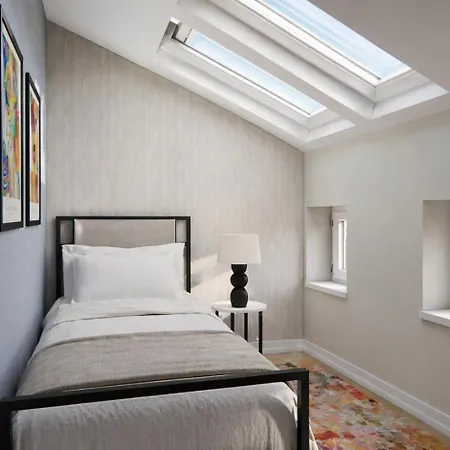فندق Youngmann House 4*